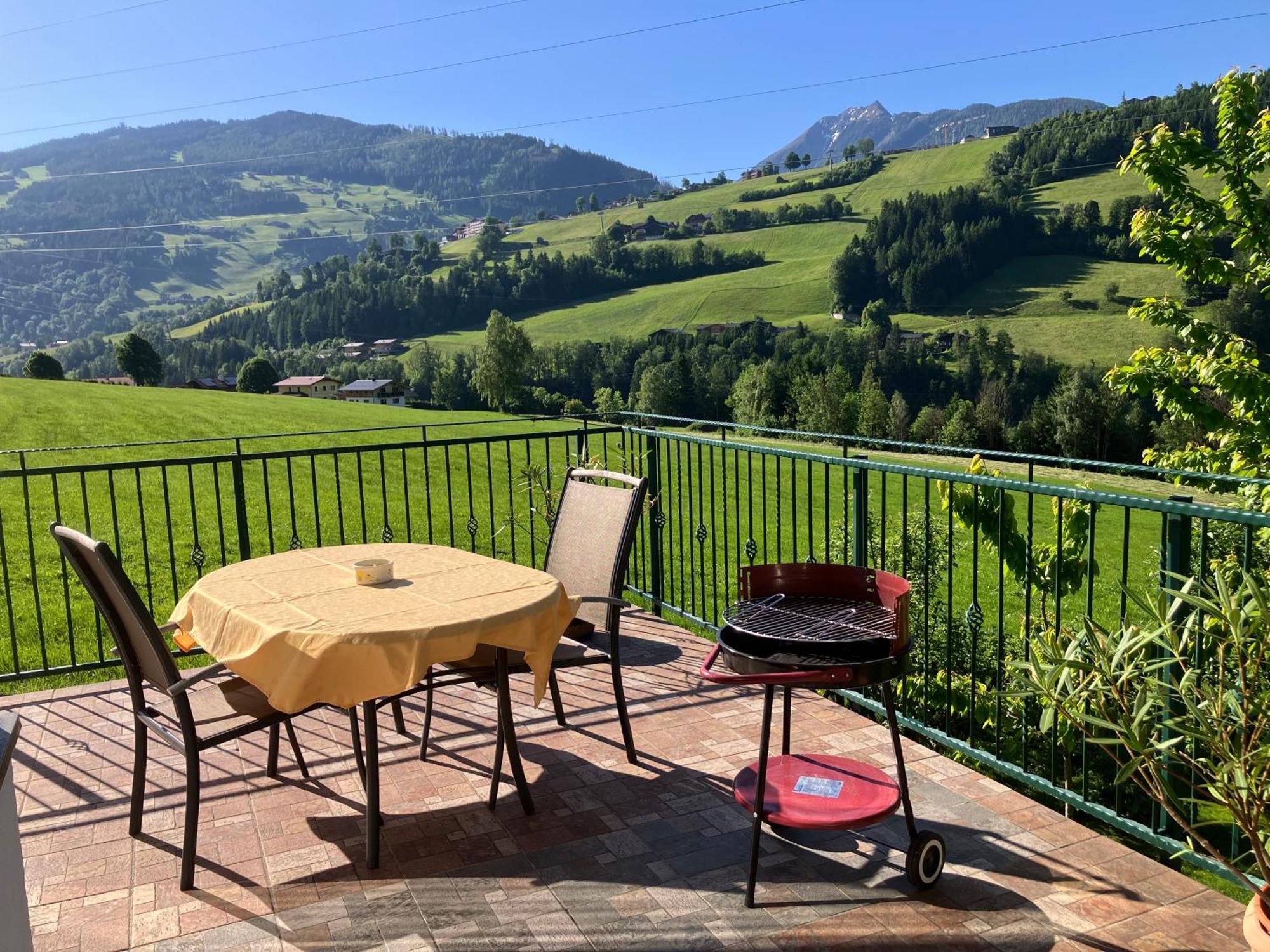 Gaestehaus Huber Fruehstueckspension Schladming Exterior foto